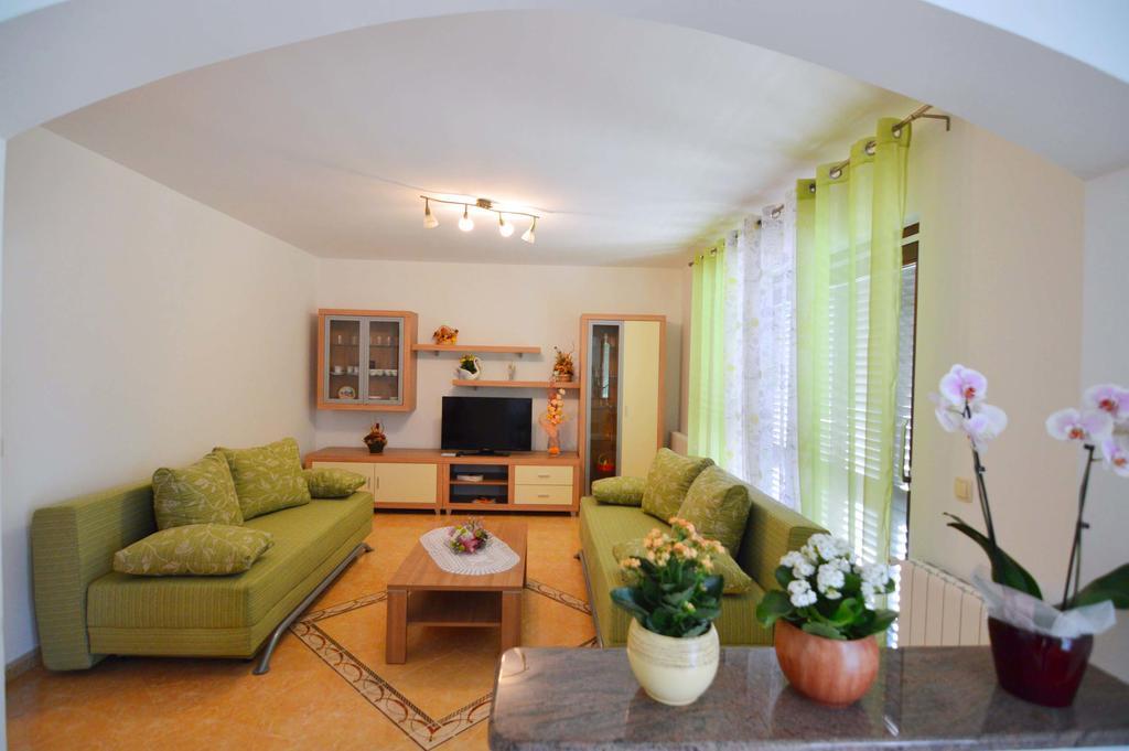 Garden Apartment Maria Vrsar Exteriér fotografie